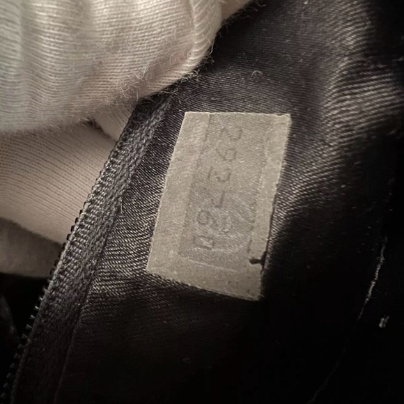 CHANEL Black Crossbody Bag with Quilted Leather and Chain Strap - Picture 11 of 16